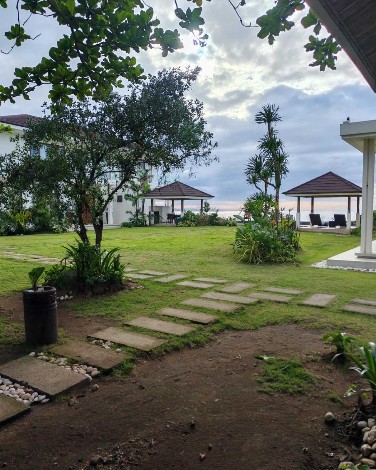 Seabliss Beach Resort Lian Bagian luar foto